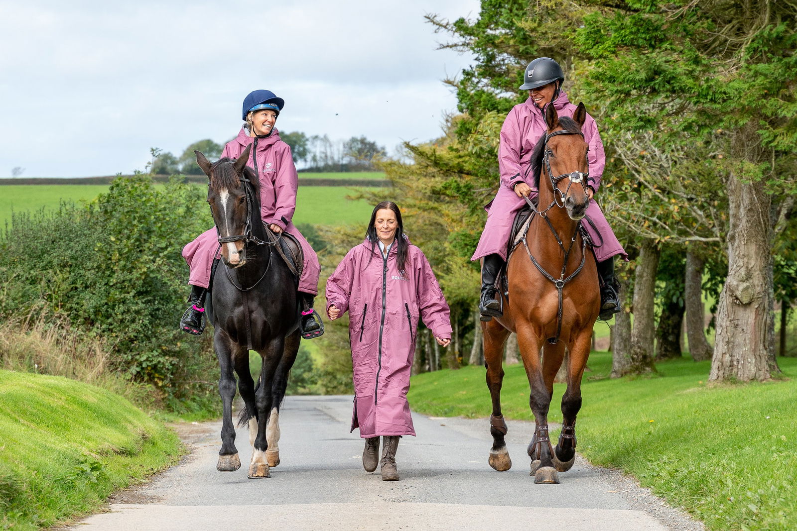 EQUIDRY waterproof horse riding raincoat | All Rounder Original Women's | valerian group shot with horses