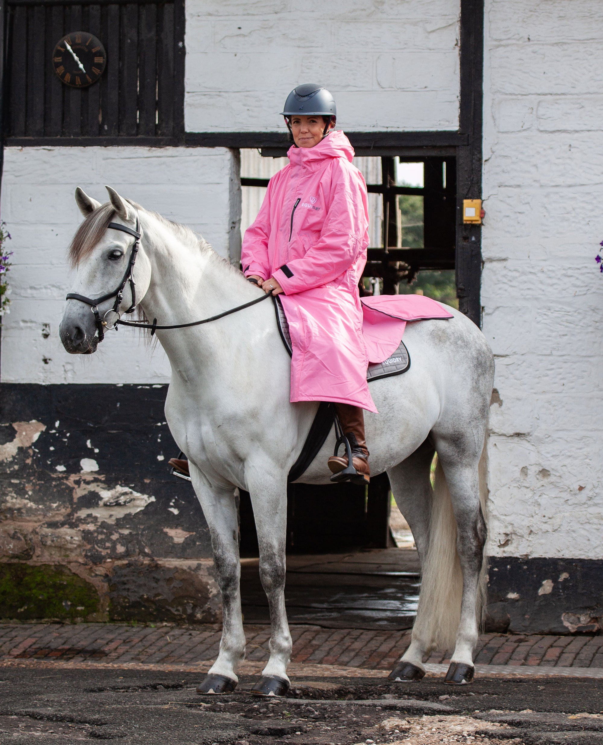 EQUIDRY women's thin fleece long waterproof horse riding coat in penelope pink on horse lifestyle 