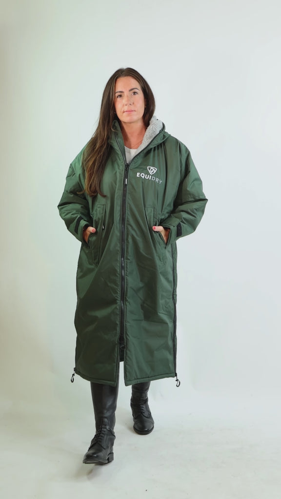 EQUIDRY waterproof horse riding raincoat All Rounder Original thick fleece Women's studio video black forest green